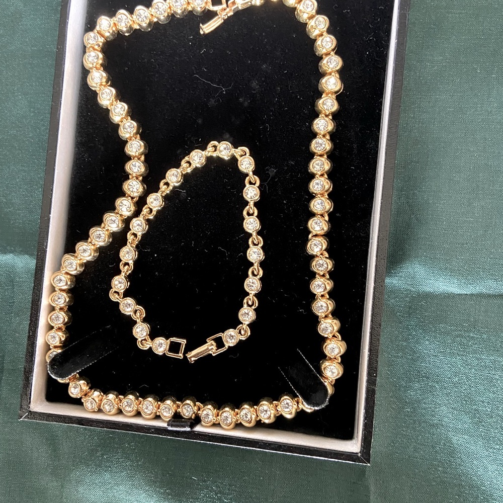 ❤️⭐️Elegant bling. Presenting necklace and bracelet.❤️⭐️FREE SHIPPING🙋‍♀️🎉